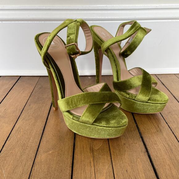 Missguided Green Velvet Platform Heels 6 - Picture 2 of 7